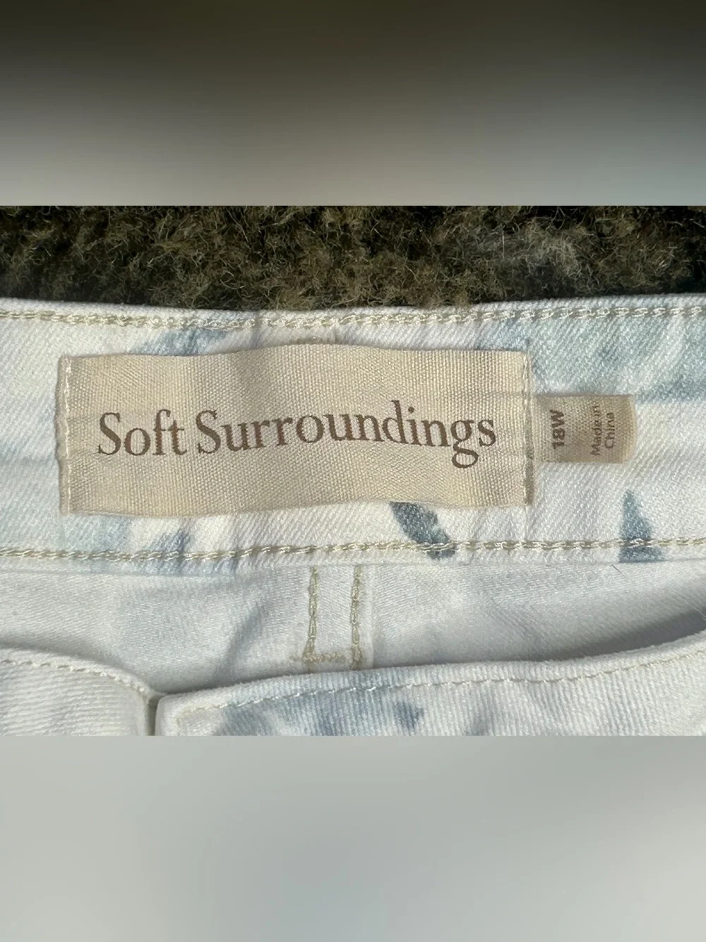 Soft Surroundings White Denim Shorts with Pale Blue Floral Print Sz 18W
